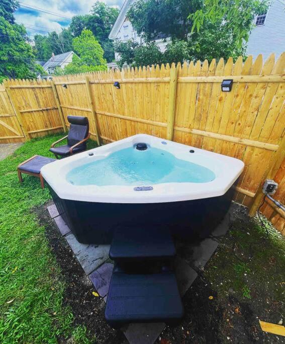 New!! Lovely Unit W/ Private Hot Tub And Patio! Laconia Eksteriør billede
