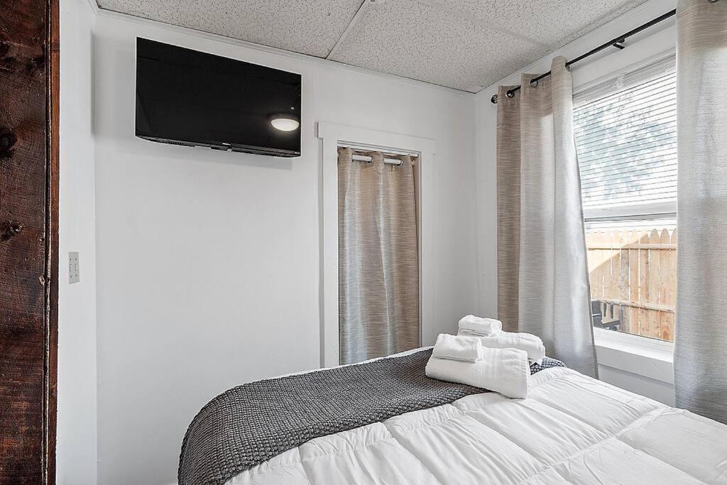 New!! Lovely Unit W/ Private Hot Tub And Patio! Laconia Eksteriør billede