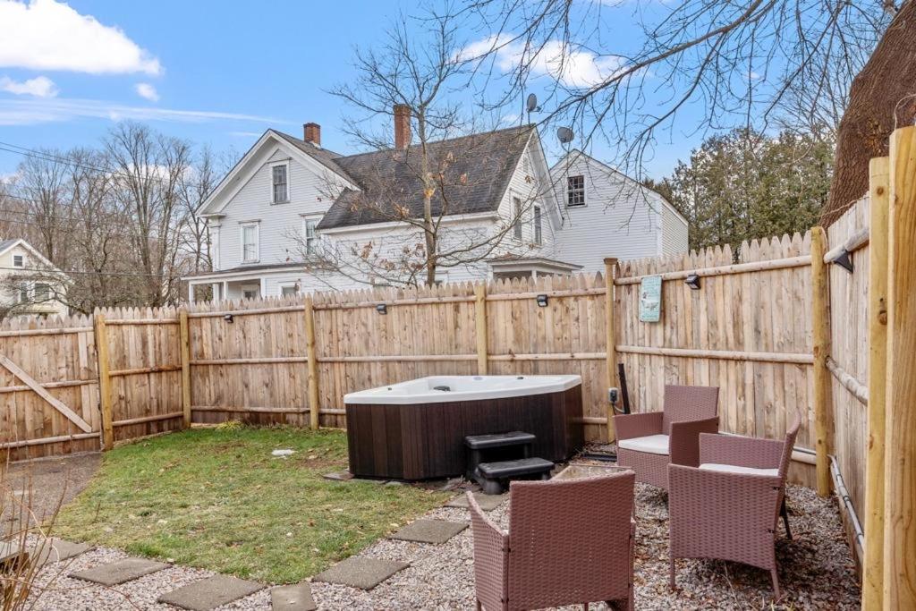 New!! Lovely Unit W/ Private Hot Tub And Patio! Laconia Eksteriør billede