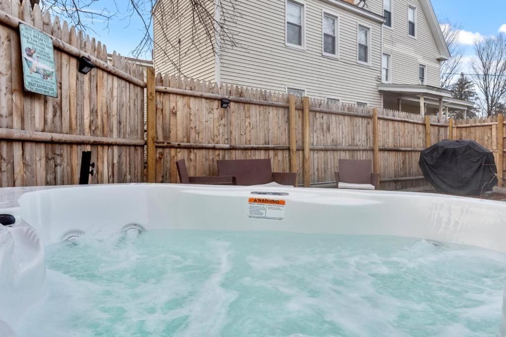 New!! Lovely Unit W/ Private Hot Tub And Patio! Laconia Eksteriør billede